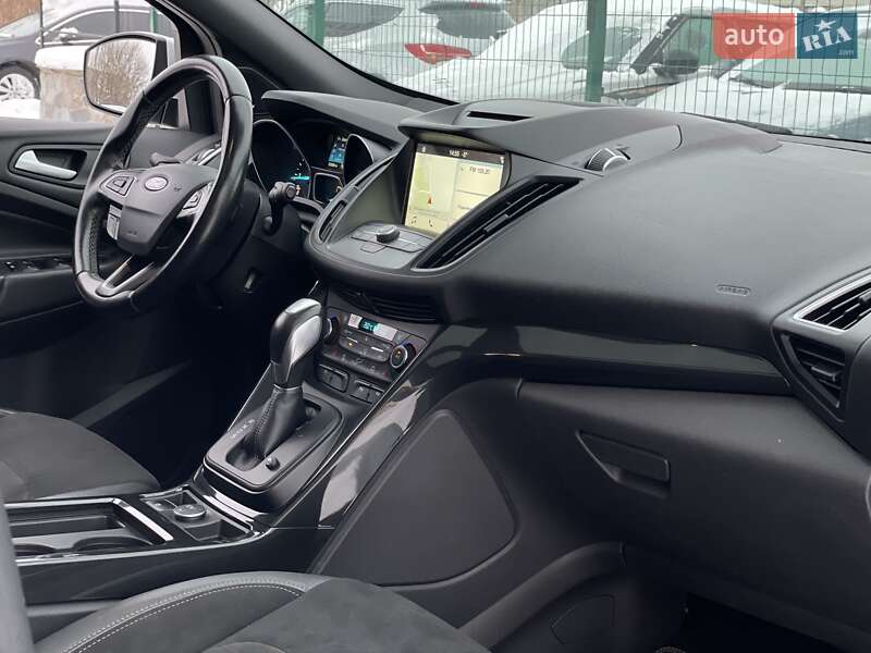 Внедорожник / Кроссовер Ford Kuga 2017 в Бердичеве