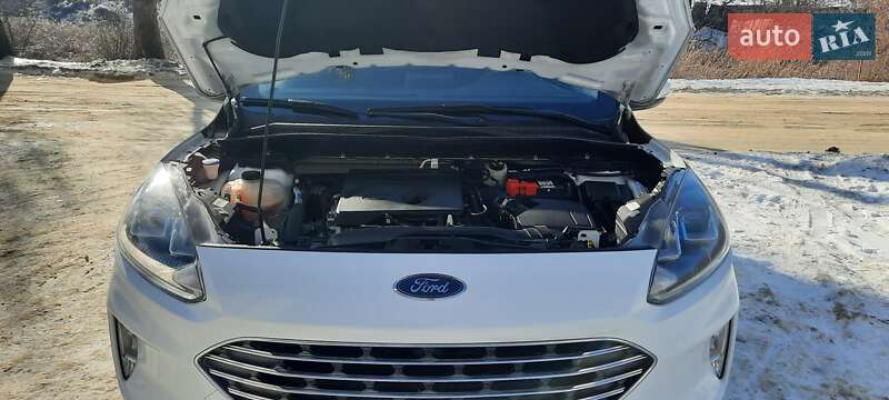 Внедорожник / Кроссовер Ford Kuga 2021 в Харькове