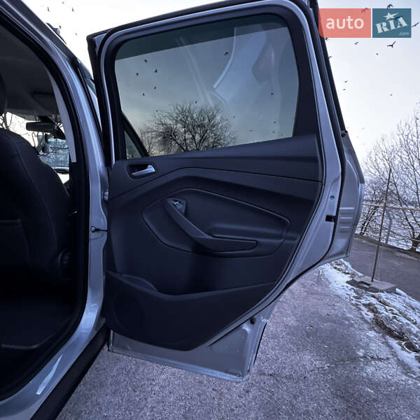 Позашляховик / Кросовер Ford Kuga 2019 в Дніпрі