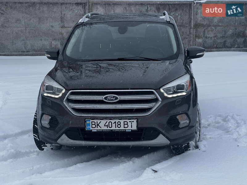 Позашляховик / Кросовер Ford Kuga 2016 в Києві