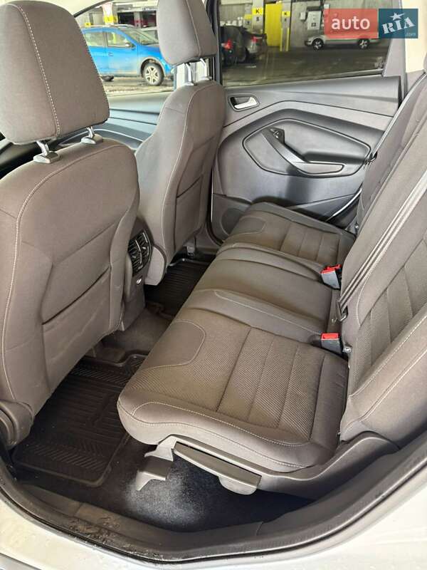 Внедорожник / Кроссовер Ford Kuga 2016 в Львове