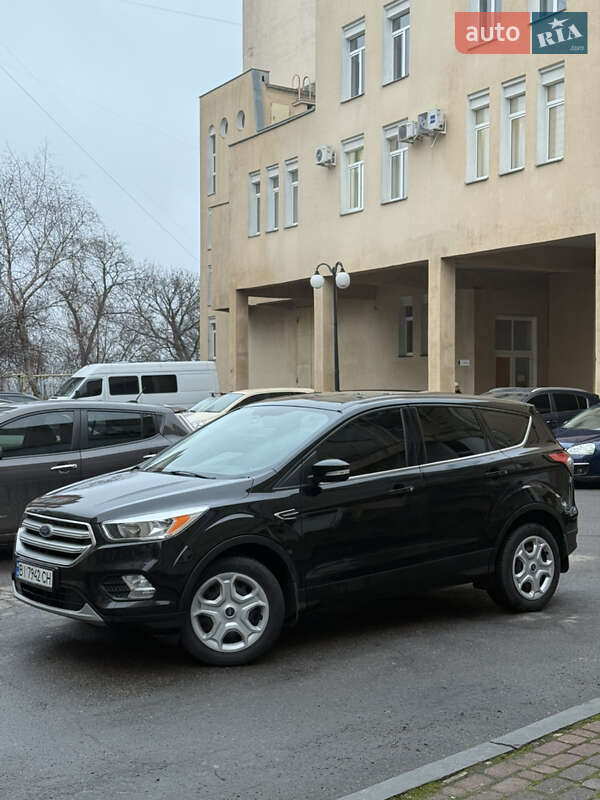 Позашляховик / Кросовер Ford Kuga 2016 в Полтаві