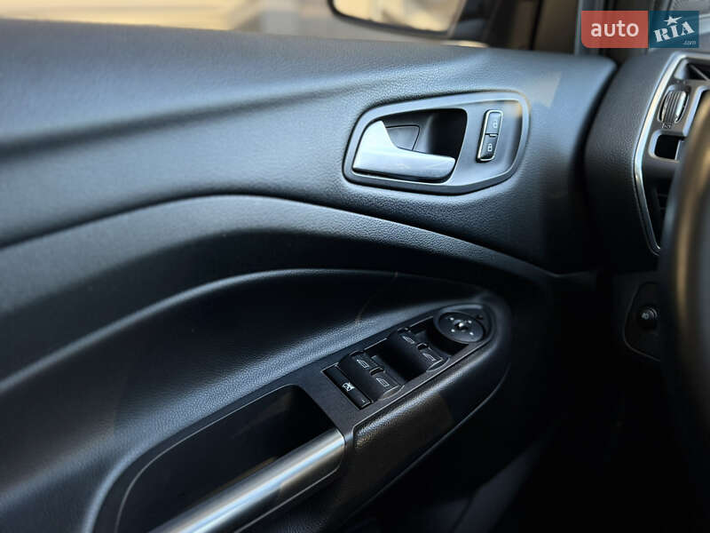 Внедорожник / Кроссовер Ford Kuga 2013 в Киеве