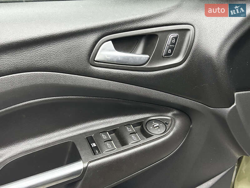 Позашляховик / Кросовер Ford Kuga 2014 в Чернівцях