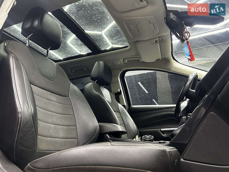 Позашляховик / Кросовер Ford Kuga 2014 в Чернівцях