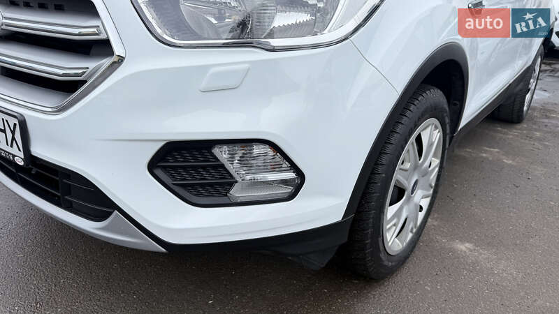 Позашляховик / Кросовер Ford Kuga 2019 в Луцьку