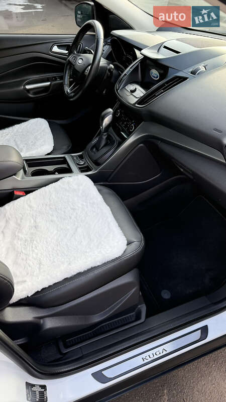 Позашляховик / Кросовер Ford Kuga 2019 в Луцьку