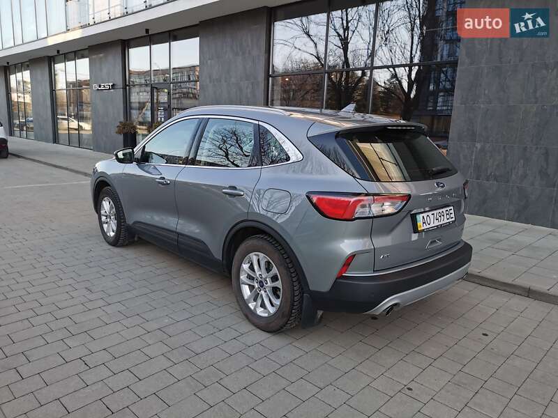 Внедорожник / Кроссовер Ford Kuga 2020 в Ужгороде