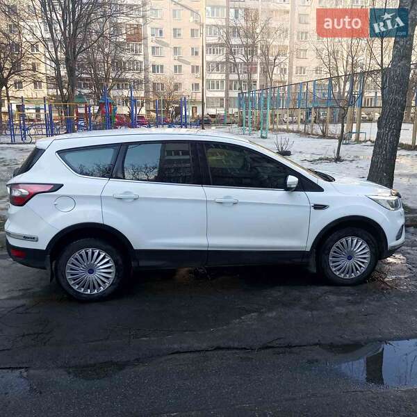 Внедорожник / Кроссовер Ford Kuga 2019 в Виннице