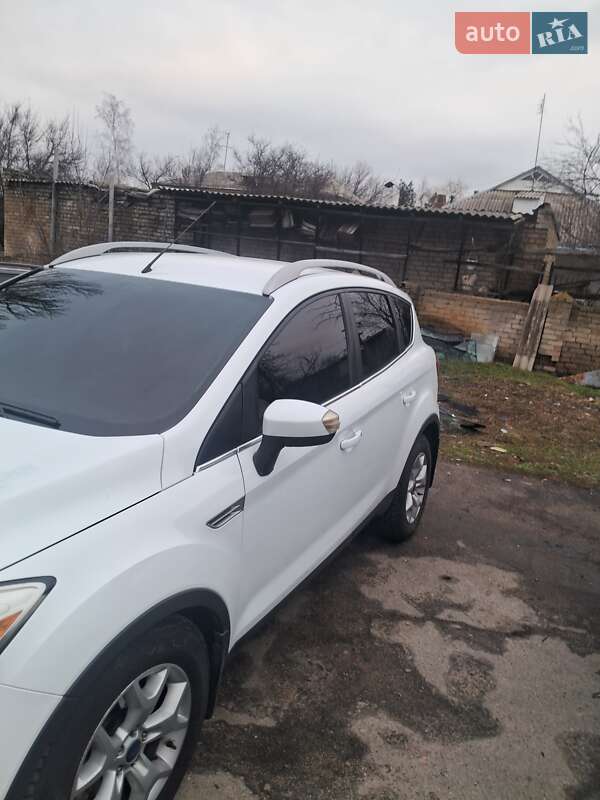 Внедорожник / Кроссовер Ford Kuga 2010 в Першотравенске