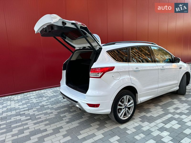Внедорожник / Кроссовер Ford Kuga 2015 в Львове