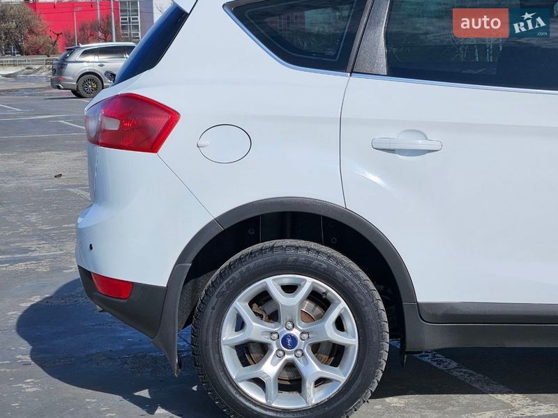Позашляховик / Кросовер Ford Kuga 2011 в Києві
