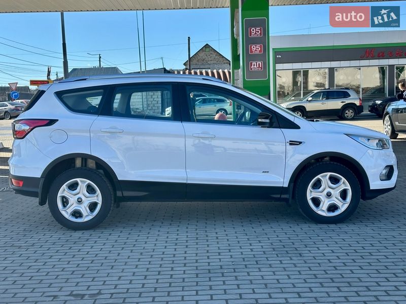 Позашляховик / Кросовер Ford Kuga 2018 в Житомирі