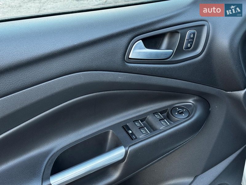 Внедорожник / Кроссовер Ford Kuga 2017 в Киеве