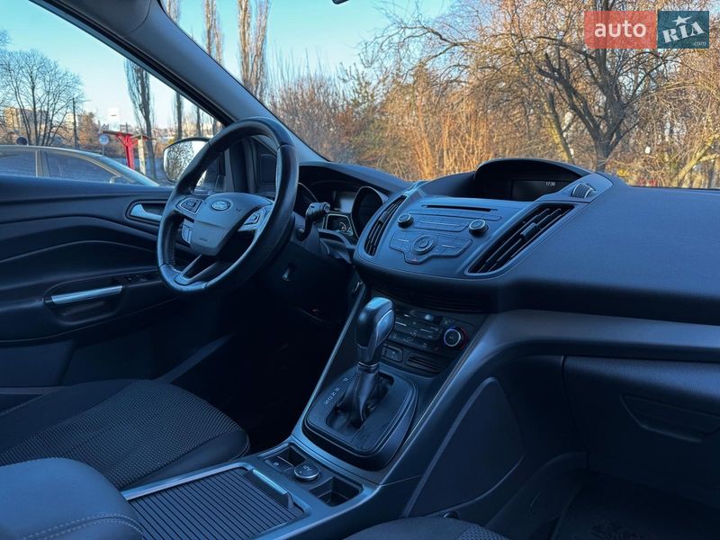 Внедорожник / Кроссовер Ford Kuga 2017 в Киеве