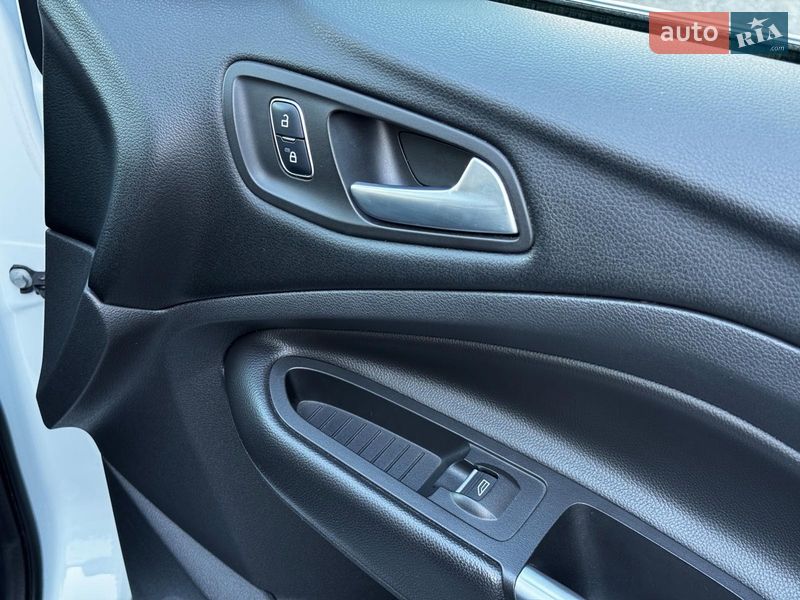 Внедорожник / Кроссовер Ford Kuga 2017 в Киеве