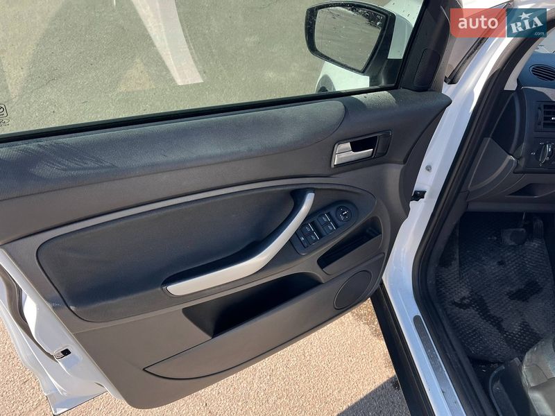 Внедорожник / Кроссовер Ford Kuga 2011 в Чернигове