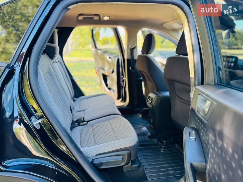 Внедорожник / Кроссовер Ford Kuga 2021 в Лохвице