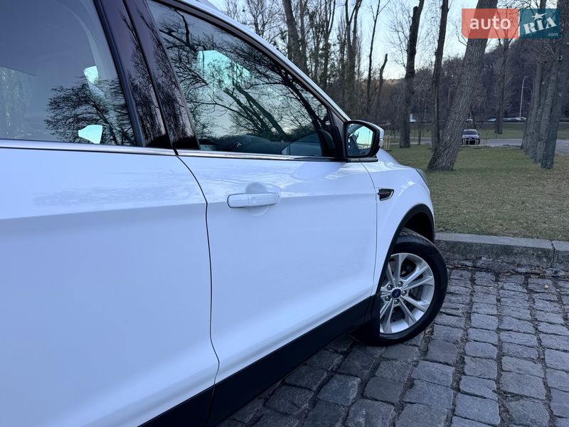 Позашляховик / Кросовер Ford Kuga 2019 в Києві