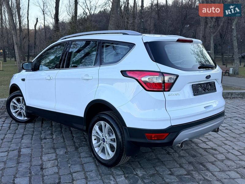 Позашляховик / Кросовер Ford Kuga 2019 в Києві