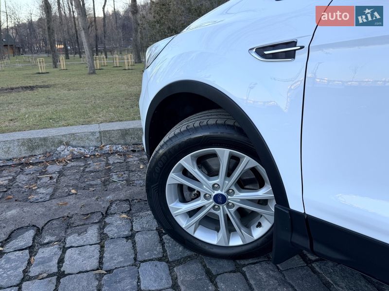Позашляховик / Кросовер Ford Kuga 2019 в Києві