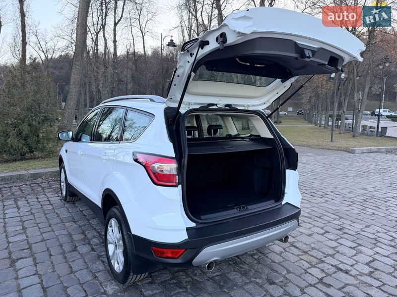 Позашляховик / Кросовер Ford Kuga 2019 в Києві