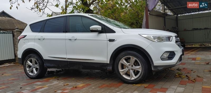 Внедорожник / Кроссовер Ford Kuga 2017 в Каменец-Подольском