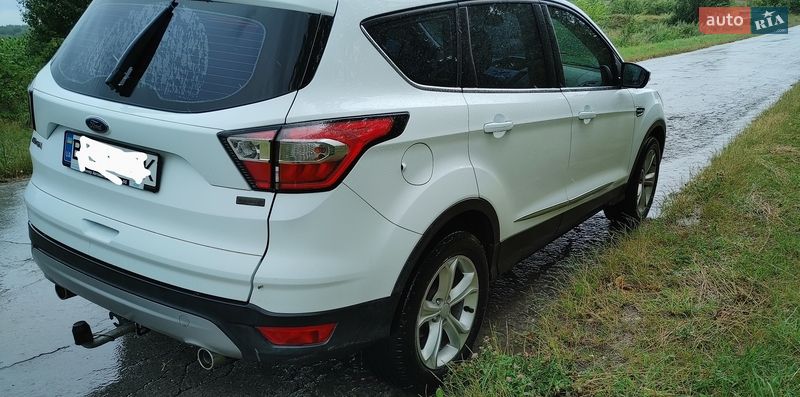 Внедорожник / Кроссовер Ford Kuga 2017 в Каменец-Подольском