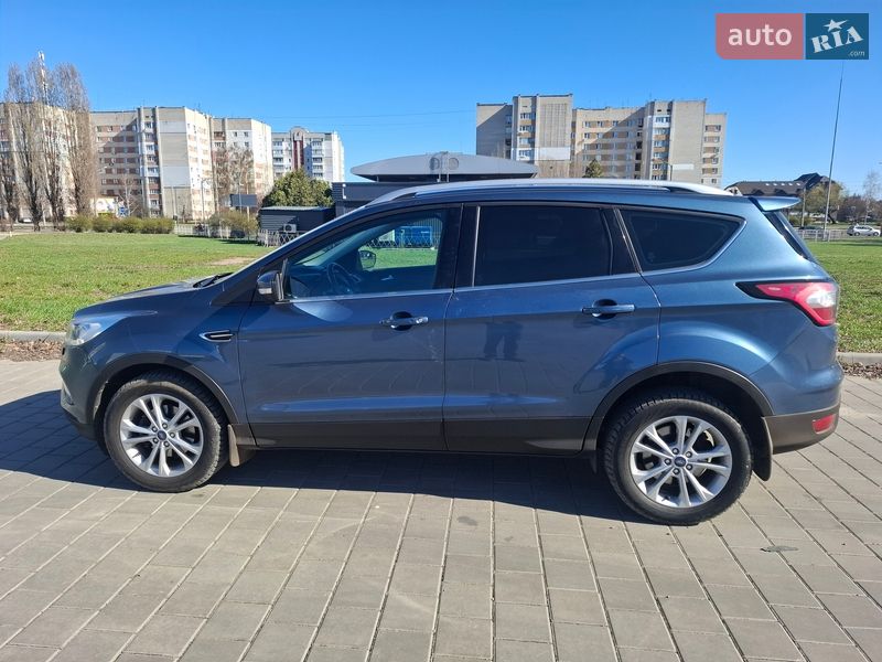 Позашляховик / Кросовер Ford Kuga 2019 в Черкасах
