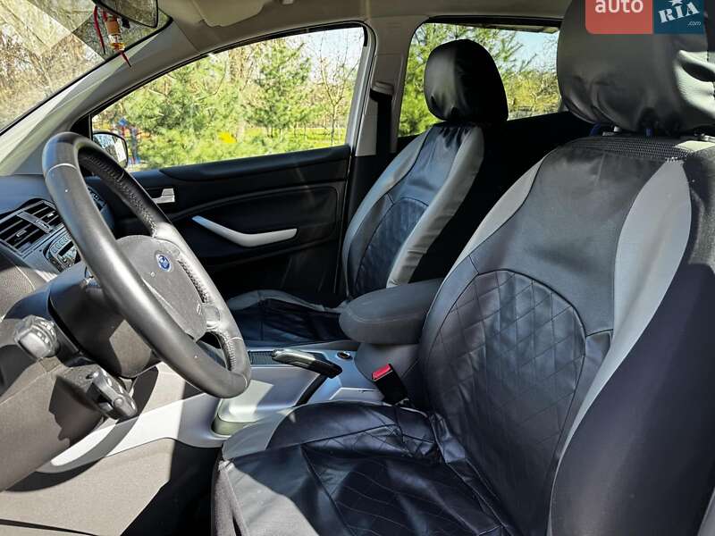 Позашляховик / Кросовер Ford Kuga 2012 в Києві