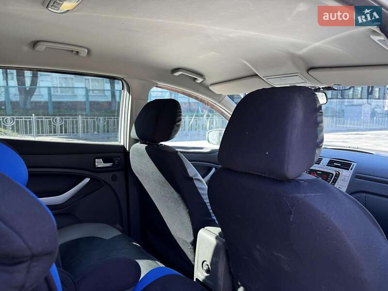 Позашляховик / Кросовер Ford Kuga 2012 в Києві