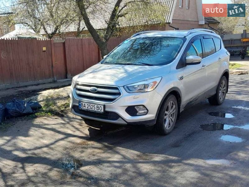 Позашляховик / Кросовер Ford Kuga 2017 в Кропивницькому