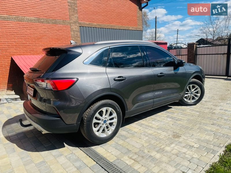 Внедорожник / Кроссовер Ford Kuga 2021 в Ромнах