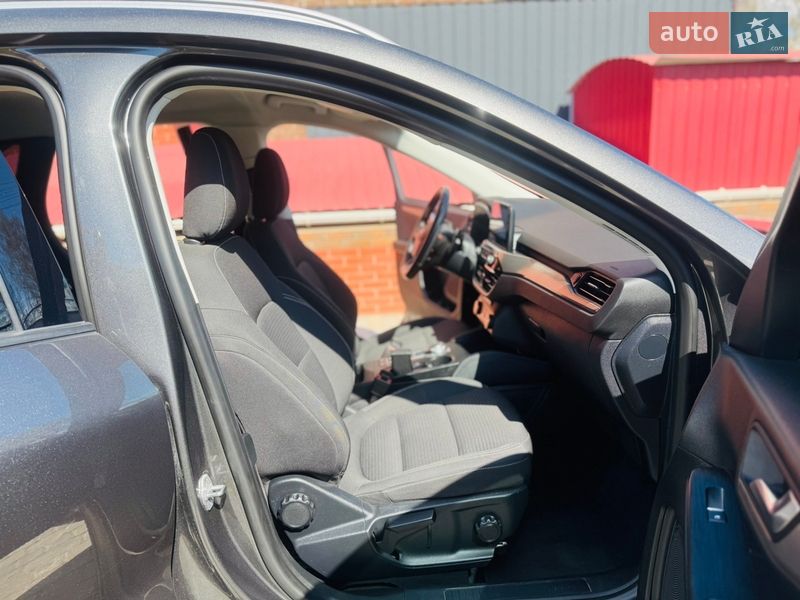 Внедорожник / Кроссовер Ford Kuga 2021 в Ромнах