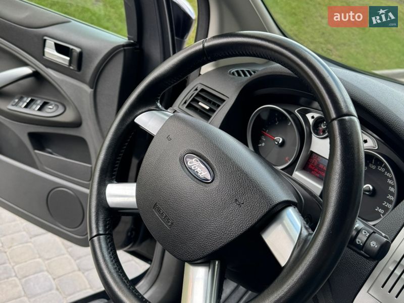 Внедорожник / Кроссовер Ford Kuga 2012 в Виннице