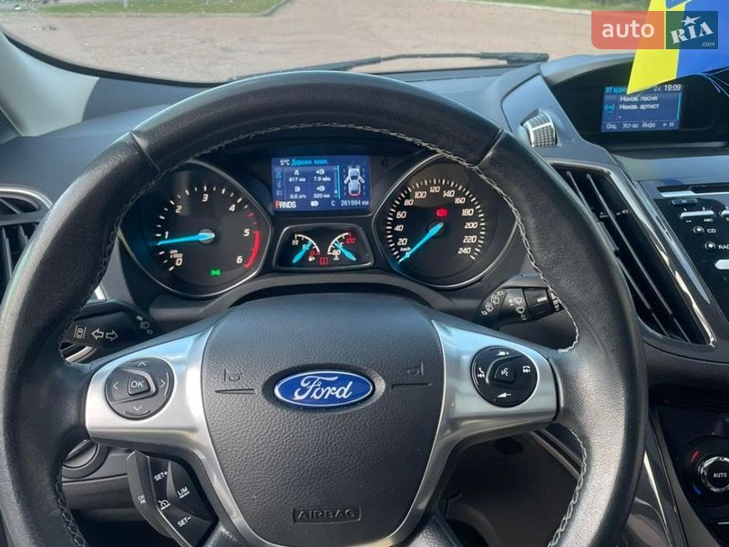 Позашляховик / Кросовер Ford Kuga 2015 в Житомирі