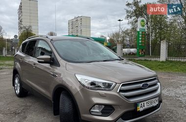 Позашляховик / Кросовер Ford Kuga 2019 в Києві