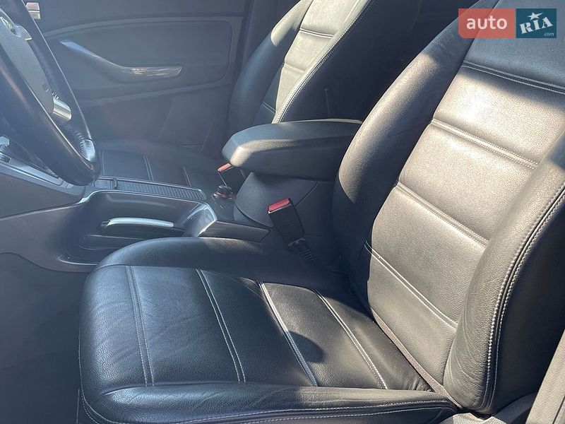 Внедорожник / Кроссовер Ford Kuga 2012 в Харькове