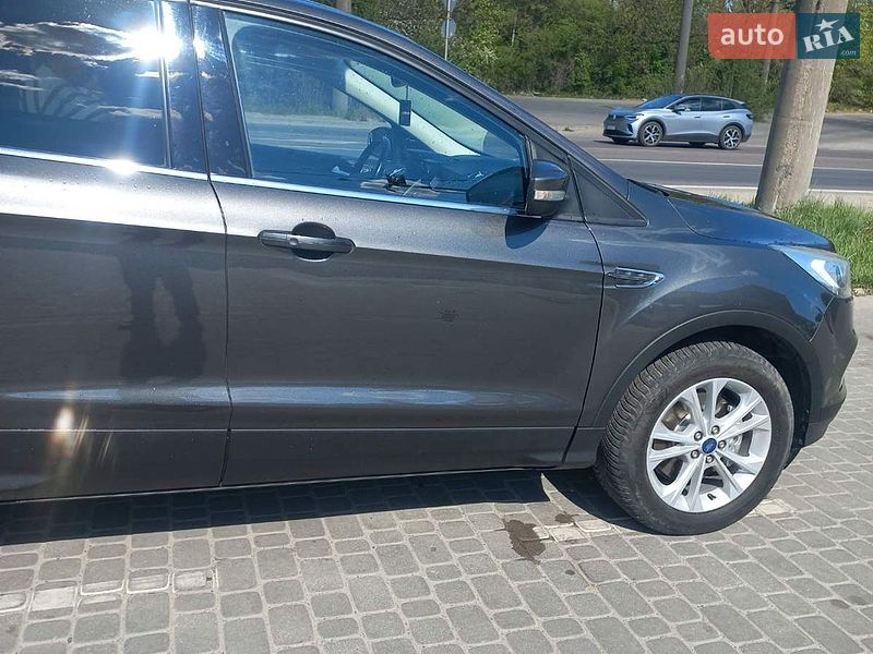Позашляховик / Кросовер Ford Kuga 2017 в Львові