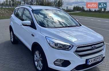 Внедорожник / Кроссовер Ford Kuga 2019 в Киеве