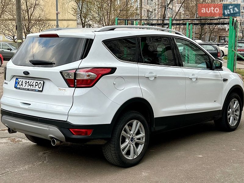 Внедорожник / Кроссовер Ford Kuga 2016 в Киеве