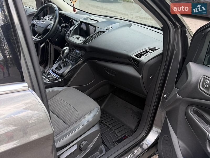 Позашляховик / Кросовер Ford Kuga 2019 в Дніпрі