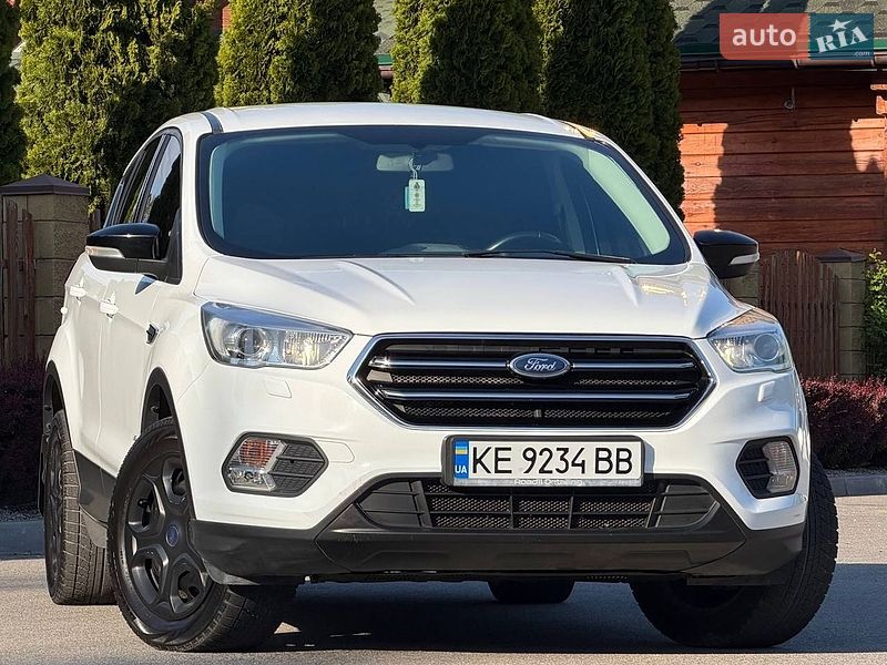 Позашляховик / Кросовер Ford Kuga 2017 в Дніпрі