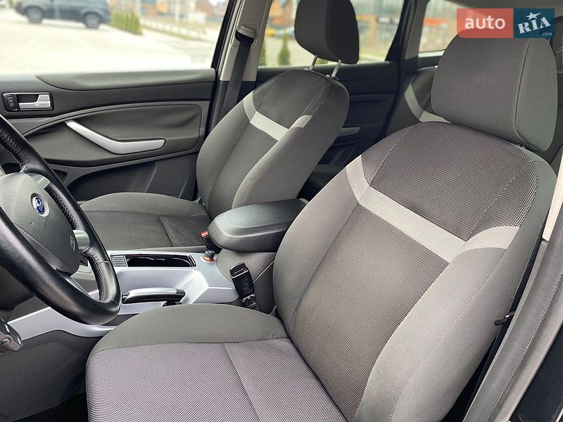 Внедорожник / Кроссовер Ford Kuga 2012 в Виннице