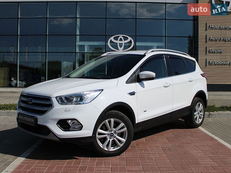 Внедорожник / Кроссовер Ford Kuga 2017 в Черкассах