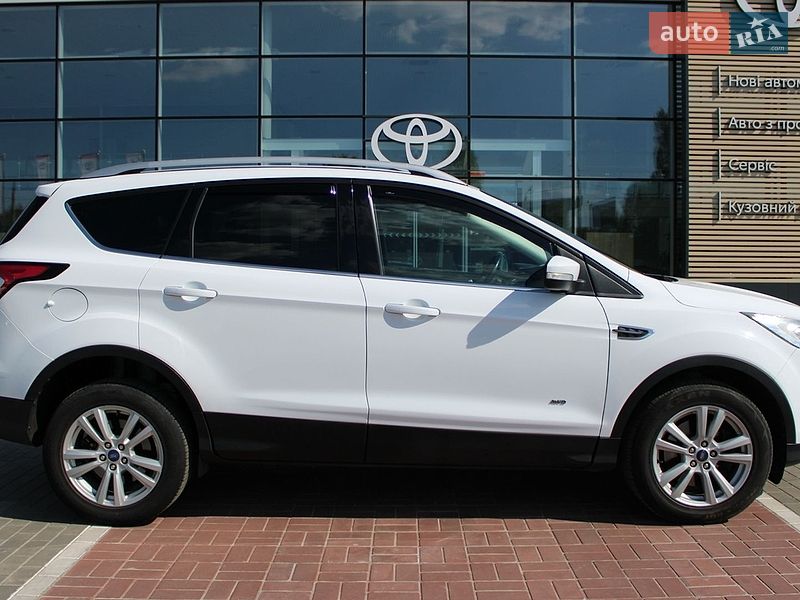 Внедорожник / Кроссовер Ford Kuga 2017 в Черкассах