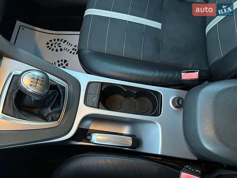 Внедорожник / Кроссовер Ford Kuga 2012 в Луцке
