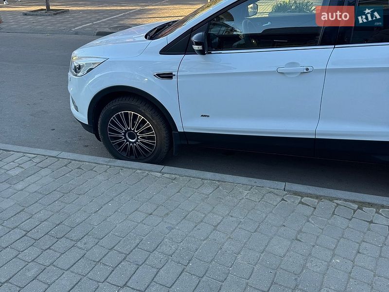 Позашляховик / Кросовер Ford Kuga 2017 в Ізмаїлі
