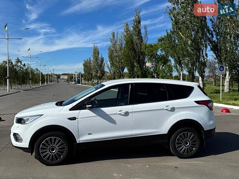 Внедорожник / Кроссовер Ford Kuga 2017 в Измаиле
