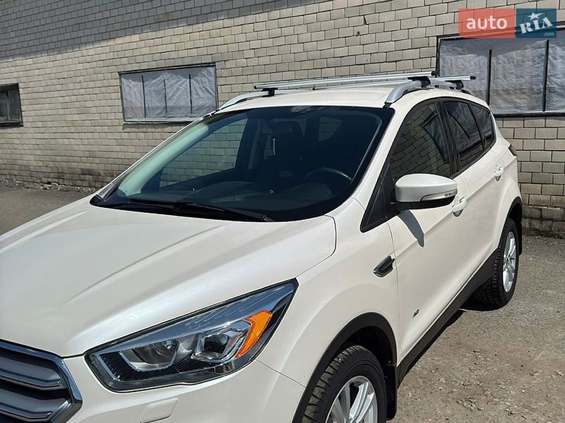 Позашляховик / Кросовер Ford Kuga 2016 в Решетилівці